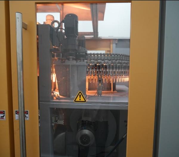 Machine automatique de soufflage de bouteilles