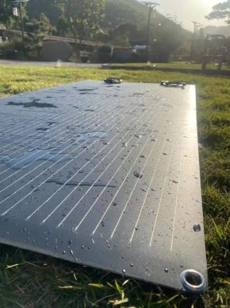 Lightweight Mono Flexible Portable Solar Panel 18V 100W Dimensions 1065x540x3mm