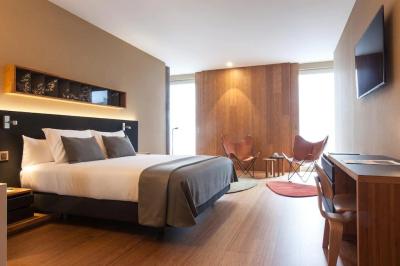 Seychelles hotel new furniture supplier from China for Bedroom set by headboard with fabric bed and TV cabinet table