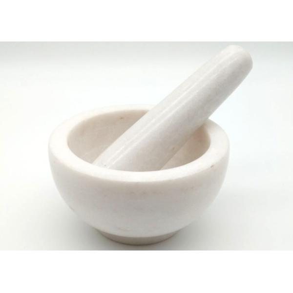 Grupo de pedra de mármore do almofariz e do pilão com o Masher baixo da especiaria do alho das ferramentas da cozinha