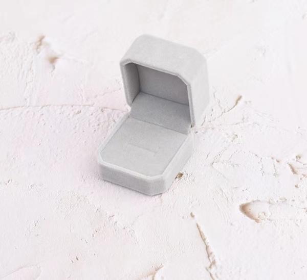 Gray White Velvet Cardboard Gift Packaging Box Display For Jewelry Ring Necklace