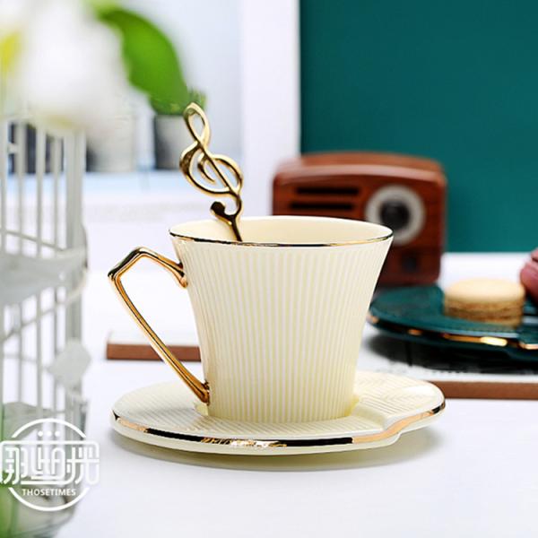 Золото Drinkware изготовленного на заказ после полудня роскошное покрыло керамическую чашку с чашками чая кофе поддонника оптовыми современными незаконными