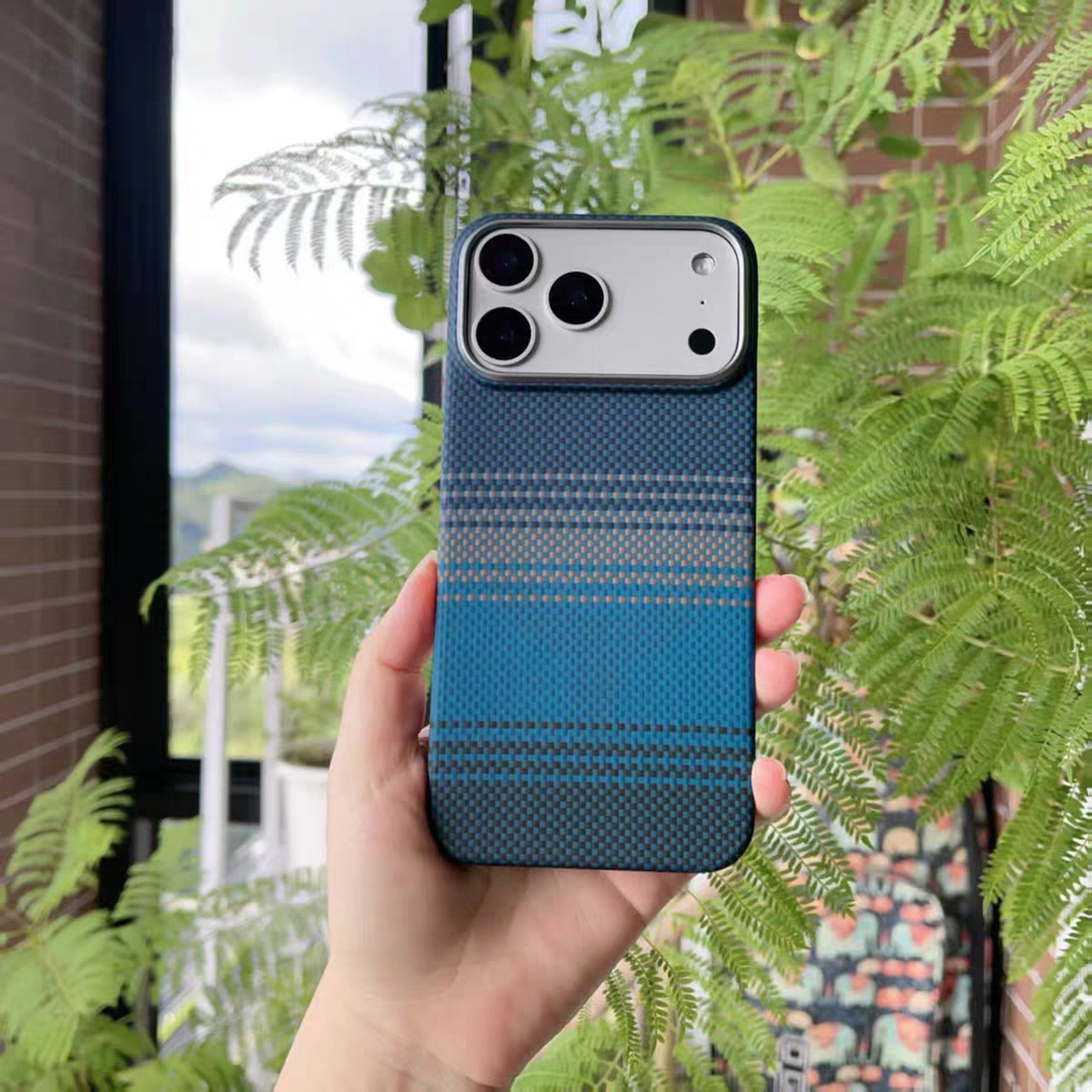 Laudtec Real Carbon Fiber Phone Cases for iPhone 18 Pro Max Fold Slim Shockproof Back Cover Magnetic Charging Wholesale OEM