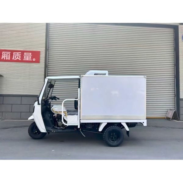 Gasoline Refrigerator Tricycle Three Wheeler 300cc Water Cooled Engine With DC Refrigeration Powered By 48V58Ah Battery And Full Floating Rear Axle For Street Vendors‌ Q3 Upgraded