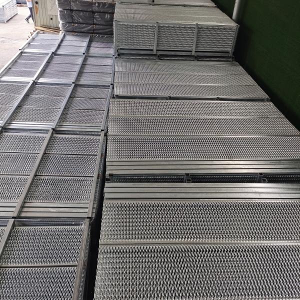 Проступи металла диаманта распорки сжатия скида безопасности анти- нержавеющим пефорированные каналом