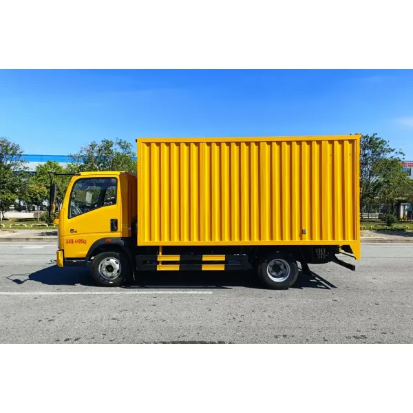 Sinotruk HOWO 4X2 Multi-Functional Repair and Maintenance Vehicle , Small Repair Vehicle , 800kg Electric Crane + 3500W Inverter