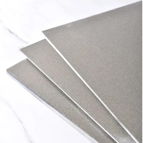 Площадь из флогопитовой мики как изоляционное покрытие для аккумуляторных элементов для хранения энергии