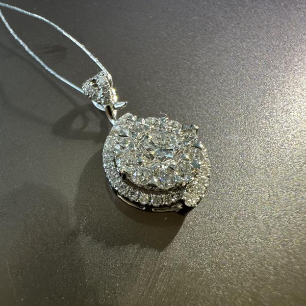 Handmade 18K Gold Luxury Pendant Dainty Diamond Cluster Fashion Jewelry for Women Customized for Anniversary Wedding Banquet