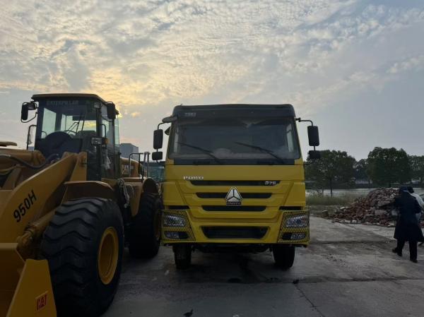 Used dump truck Howo 375hp 6x4wheel dump truck