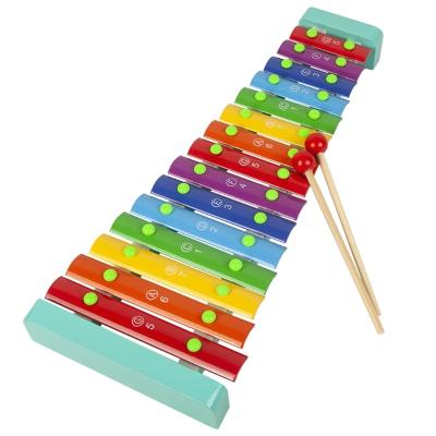 Os tons de madeira do xilofone 15 das crianças batem o piano educacional com 2 malhos