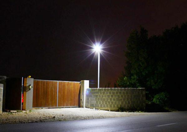 Todos nas luzes de uma rua exteriores postas solares Ip66 morrem o alumínio de carcaça 12V/60AH