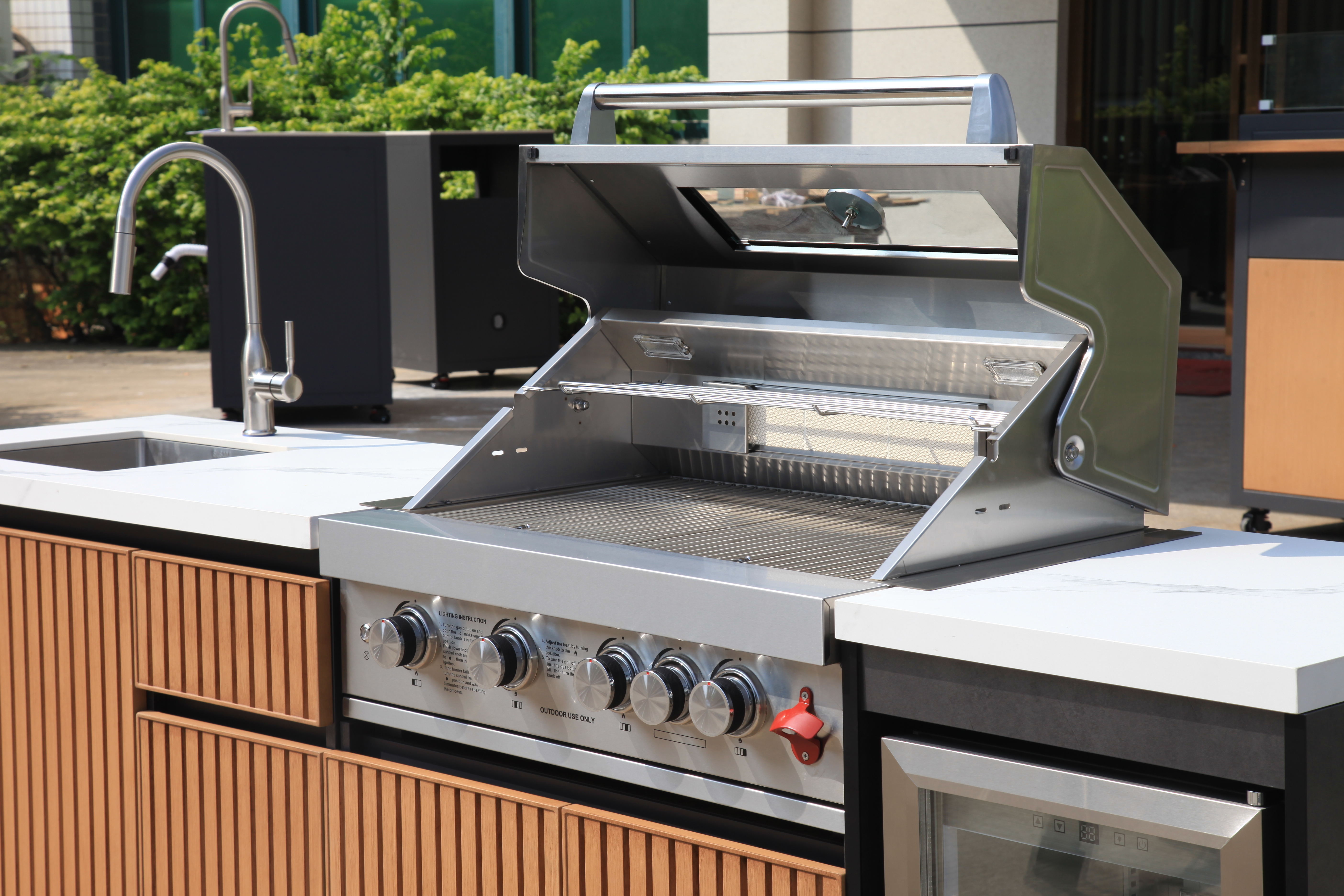 Aluminum Complete Outdoor Kitchen Island CE Certified Hand Brushed Wood Grain Cabinets