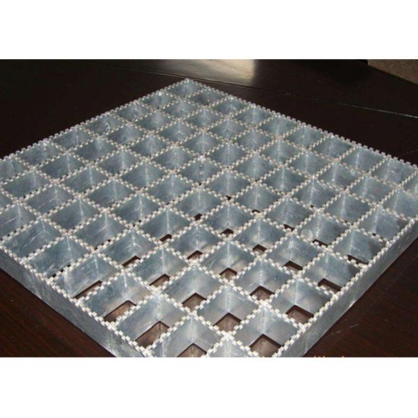 Tratamiento superficial pintado 1000*6000m m de acero galvanizado serrado de la reja