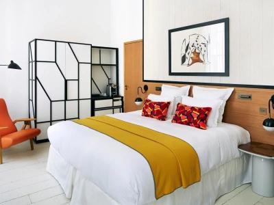 Mauritania hotel furniture from China manufactuer wood bed with nighstand and Upholstered sofa chairs