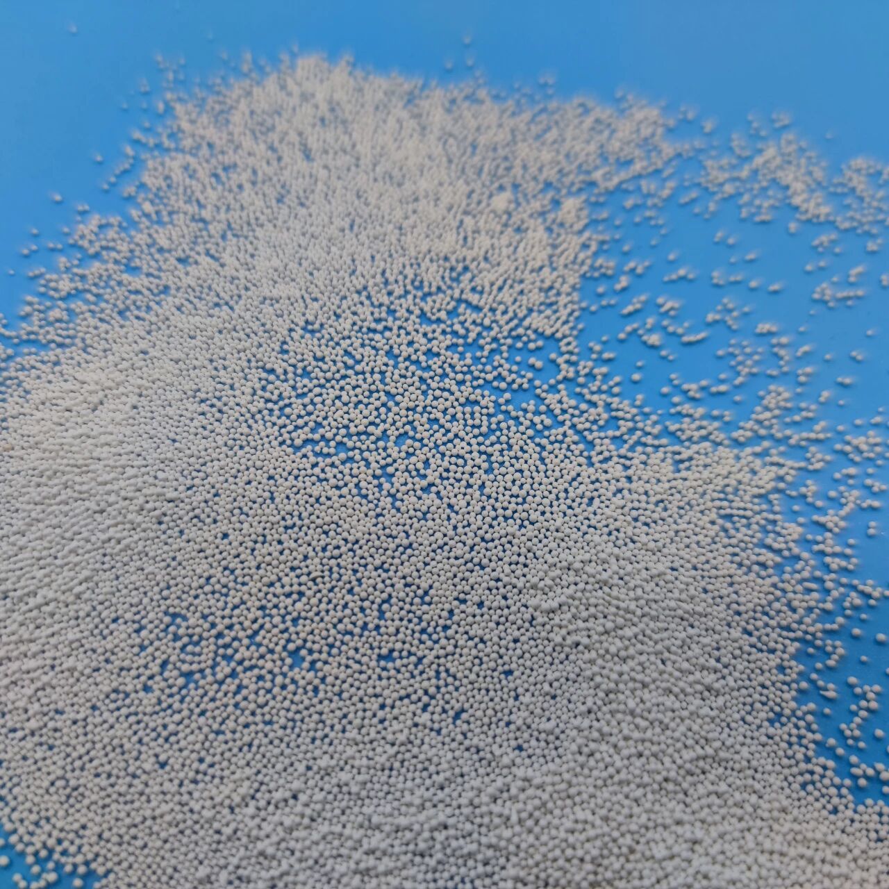 Zirconium Silicate Grinding Beads with Density 4.0g/cm3 for Grinding Pigments, Inks, Paints