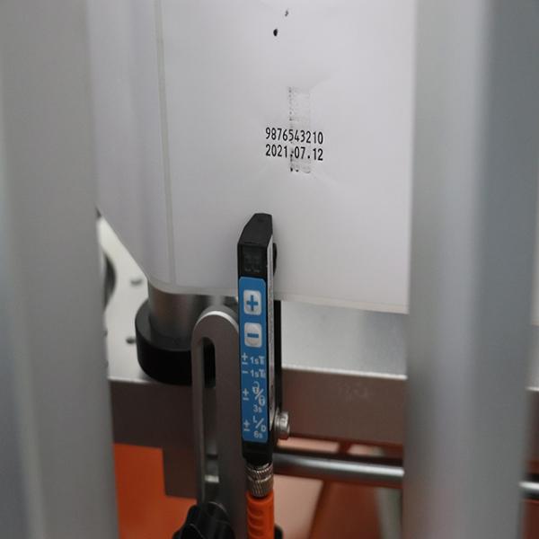 Размер маркировки мм Автоматическая настольная машина для маркировки эфирного масла для кулинарии