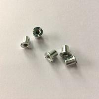 Échantillon disponible d'écrous à souder ronds en acier au carbone M3 pour fixations matérielles standard DIN