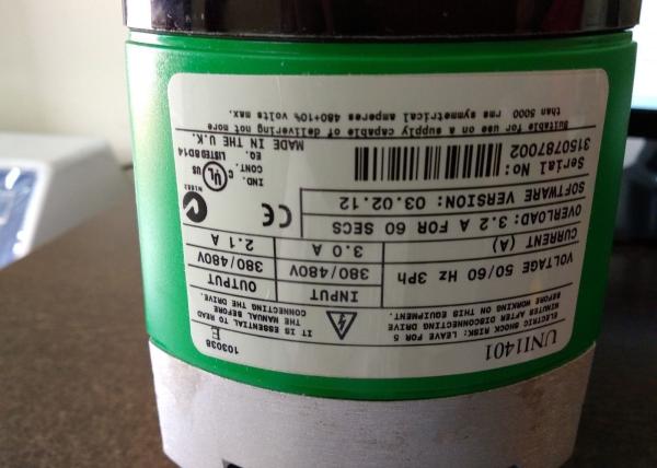 Emerson UNI1401 UNIDRIVE 1 HP 0,75 quilowatts 3,2 ampères 380/480 de VAC 3 FASES, TÉCNICAS de CONTROLE, original NOVO.