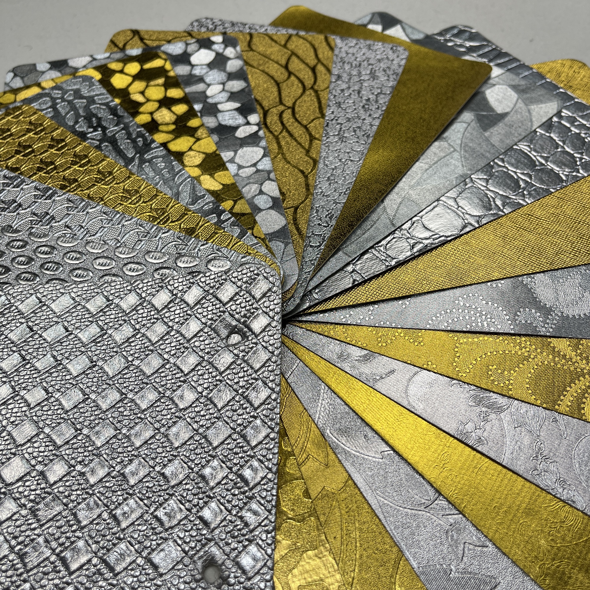 Ready to Ship Pu Leather crocodile Leather Fabric 60% Pu 40% Rayon Synthetic Embossed Leather