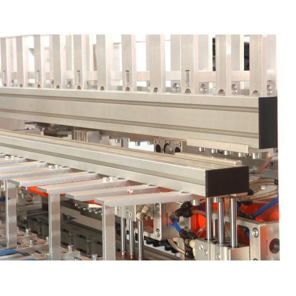 Auto Transfer Tissue Folding Machine Spiral Blade Tissue Paper Converting Machine 130m/min