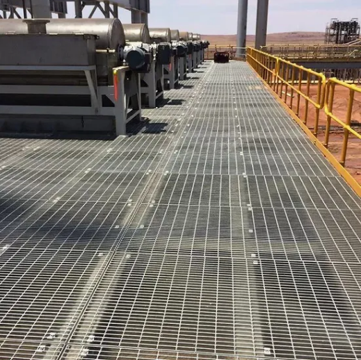 Pressure Locked Steel Grating with High Strength and Firm Structure for Platform Projects