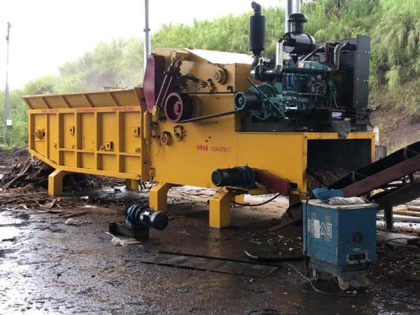 Mobile Shredder Large Wood Chipper For Malaysia /Wast Wood Crusher Machine