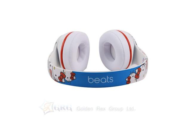 NEW SEALED Beats Solo 2 Wireless by Dr Dre On-Ear Headphone - Hello Kitty Special Edition