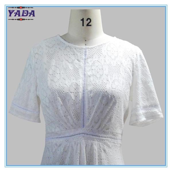 Une chemise en dentelle Kate Middleton, une robe plus taille pour femme, élégante.