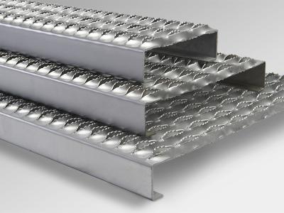 Passos de escada de alta qualidade de Diamond Grip Grating Safety Strut da força