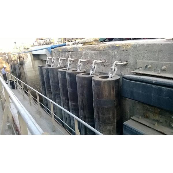 High Strength Cylindrical Marine Fenders For Efficient Docking Operations