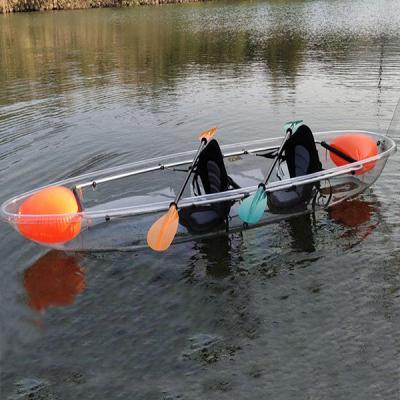 Pescando a canoa plástica clara, caiaque dobro de pouco peso do oceano com 2 pás