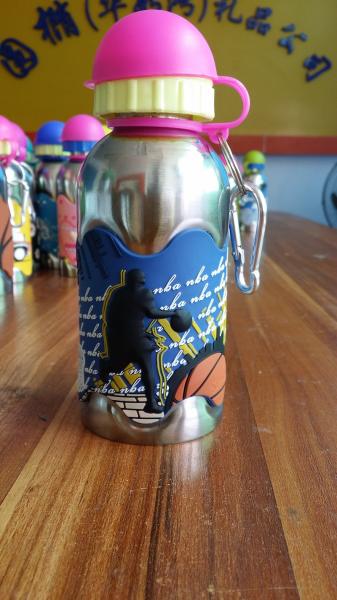 OEM/ODM Factory Supply Custom china sports water bottle with sicilone rubber pvc cover
