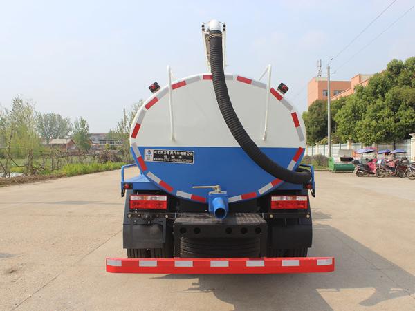 Dongfeng Dorika Run Star 8 mètres cubes Camion Aspirateur