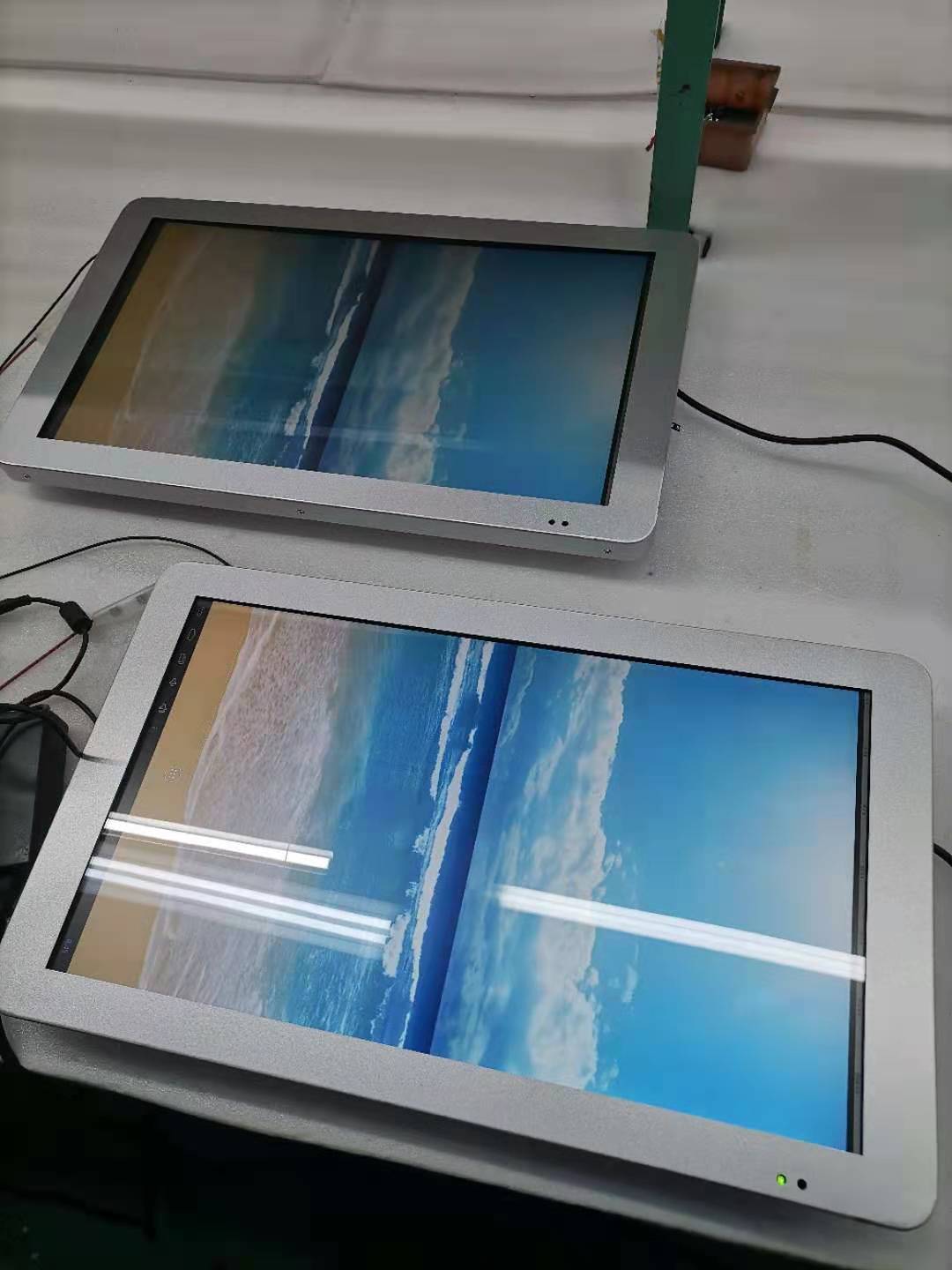 Стена установила 21,5 экран рекламы автобуса дюйма TFT LCD