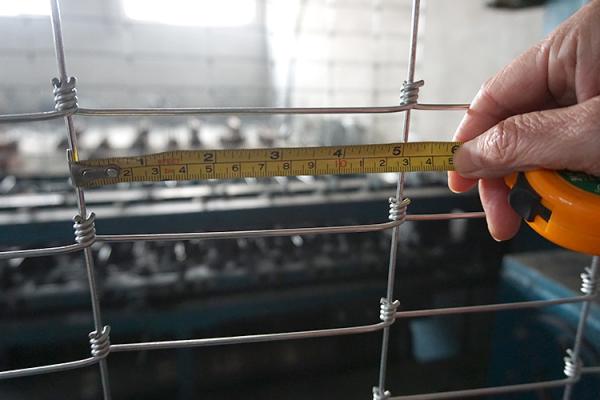 Sustainable Farming Practices Square Knot Weather-Resistant Grassland Fence with Not Coated Frame Finishing