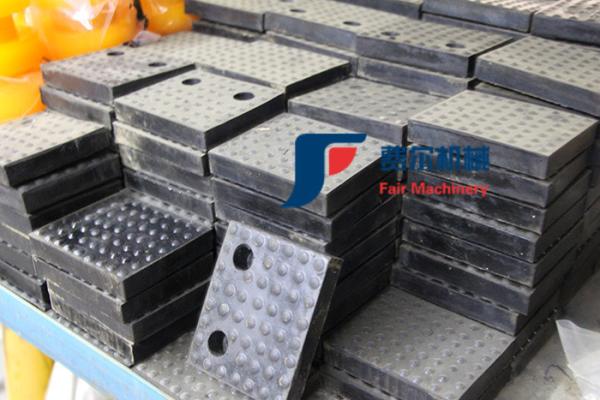 Durable Liugong Loader Parts 17B0002 Construction Machinery ZL50C Engine Lower Shock Pad
