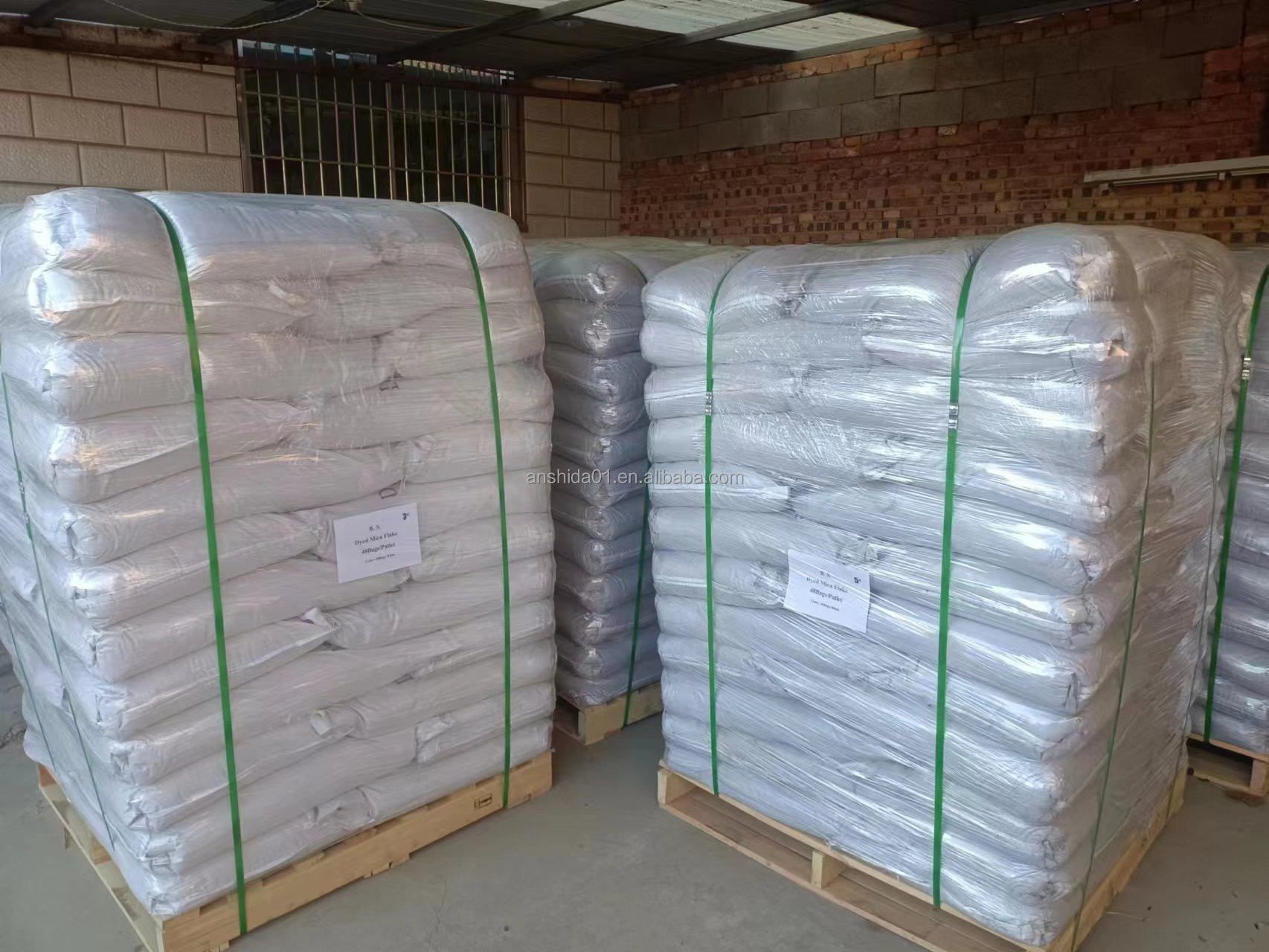 Hard Dry Epoxy Floor Flakes China Manufacturer Color Mica Flakes for Floor Coating