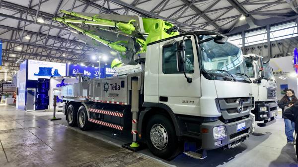 2012 Remanufactured Concrete Pump Truck Zoomlion 47M Boom Pump