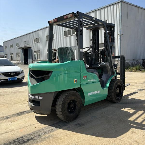 Used Mitsubishi 3-Ton Diesel Forklift with Durable Steel Frame and Red Finish for Narrow Aisle Operations