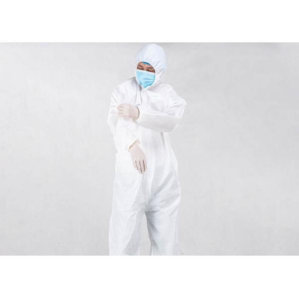 Médicos protetores descartáveis esfregam a roupa completa do corpo da combinação dos ternos