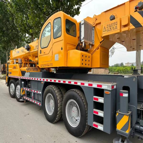 70T Hydraulic Old Crane Truck QY70K-II XCMG Mobile Crane