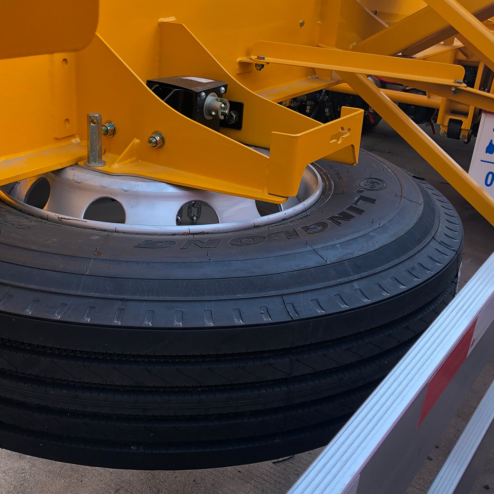20ft Semi Trailer Skeleton Truck with Spare Tires and Tools Function HJGMCK21039