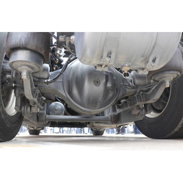 600L Fuel Tank Tractor Truck with Air Suspension Driver Seat and ＞8L Engine Capacity