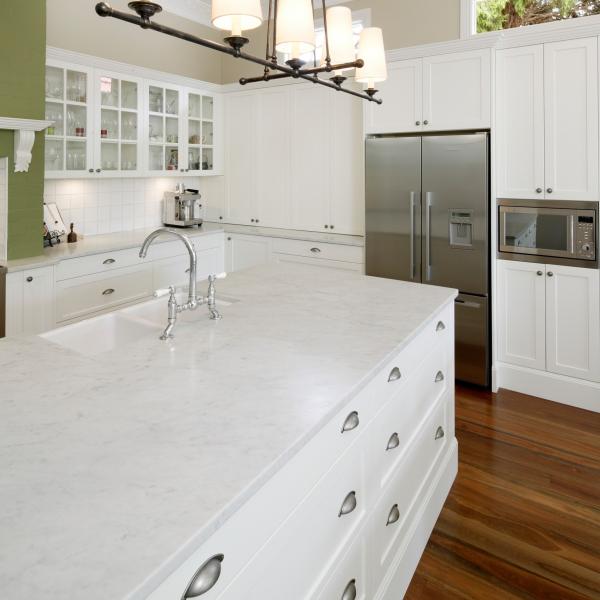 American Style Solid Wood Kitchen Cabinet L Shape Standard White Shaker Door