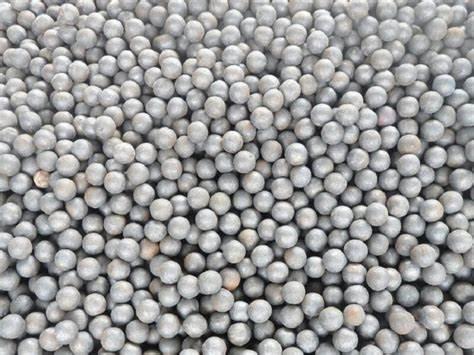 Forged Grinding Metal Carbon Media Steel Ball For Uranium Mine Ore 17 40 20 150 60 100 50 80 Mm Impact Toughness 12 Joules