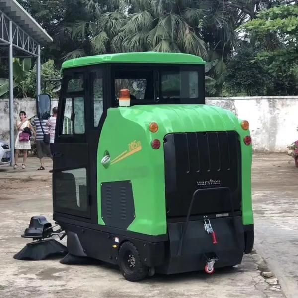 DQS19C 74.8 inch clean width Fully-enclosed Ride-on Floor Sweeper