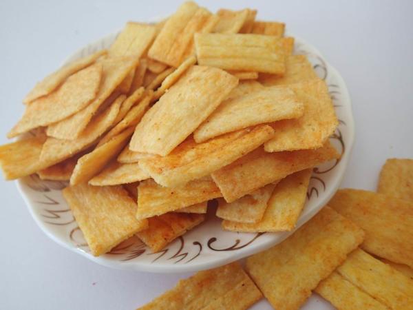 Torrado os petiscos do arroz e o petisco friáveis da importação do biscoito do arroz