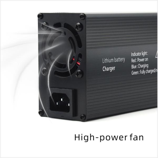 Сплавный корпус Интеллектуальные литиевые зарядные батареи Защита от перегрева YM-R15-LK2