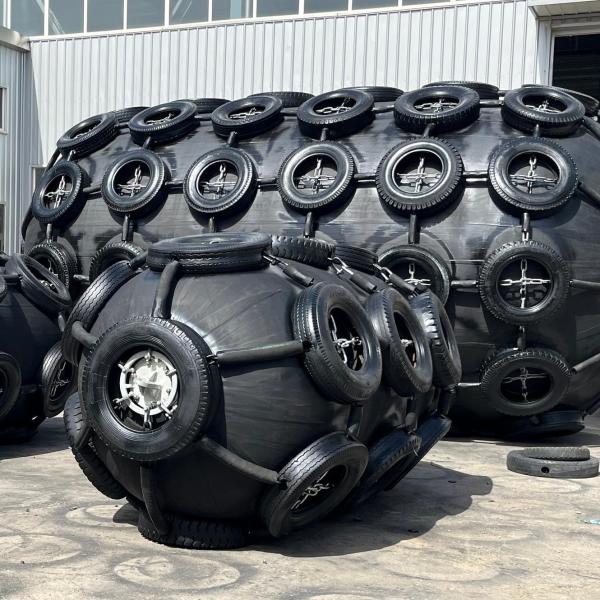 Natural Rubber Pneumatic Rubber Fender Anti collision Type Roller Guardrail Ensuring Marine Impact Protection and 2 Period
