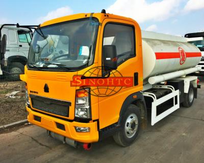 HOWO 1000 - 1200 Gallons Petrol Tank Truck Carbon Steel Tank Material